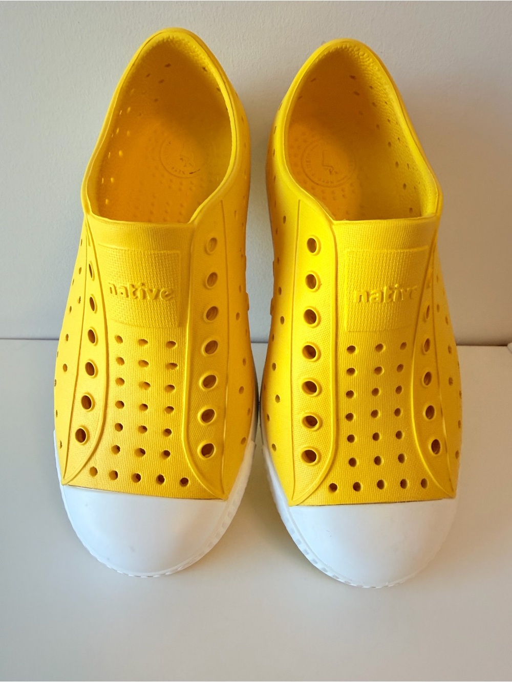Native Jefferson Slip-On Kids Shoes in Yellow Size 13C